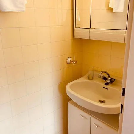 Apartament In Zentraler Lage - Nur Wenige Minuten Zum Und Stadt By Interhome