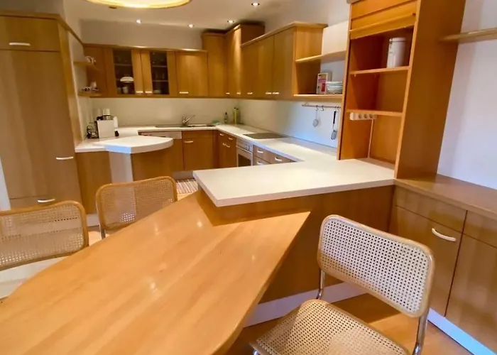 In Zentraler Lage - Nur Wenige Minuten Zum Und Stadt By Interhome דירה *