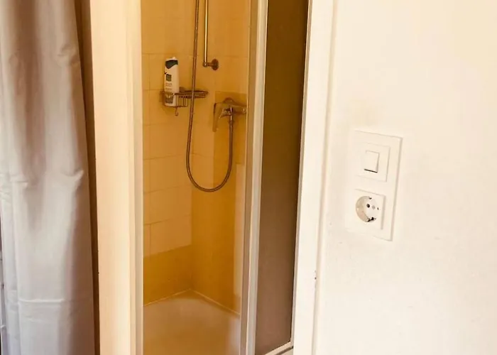 In Zentraler Lage - Nur Wenige Minuten Zum Und Stadt By Interhome Apartman